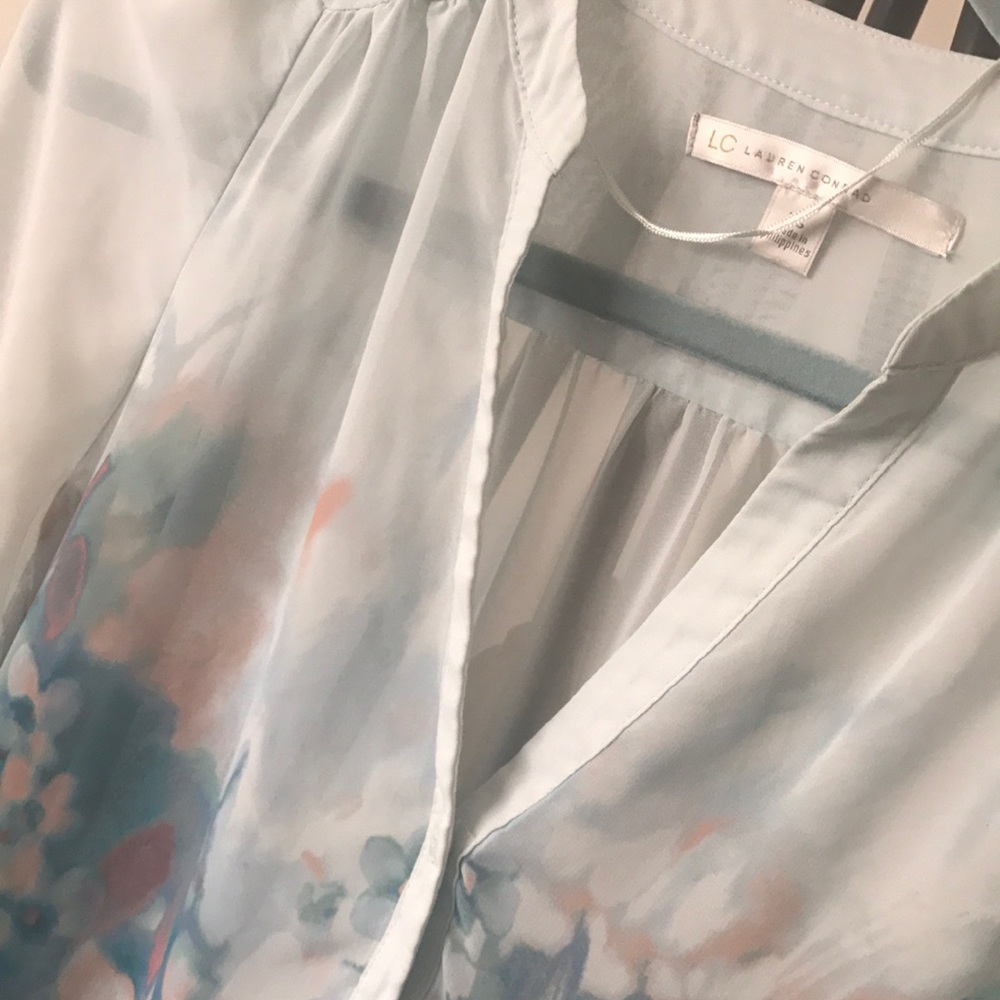 Spring Blouse! 👒 - Picture 2 of 2